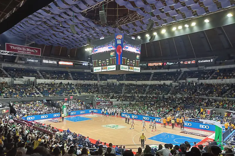 Packed arena during a UAAP men’s basketball game